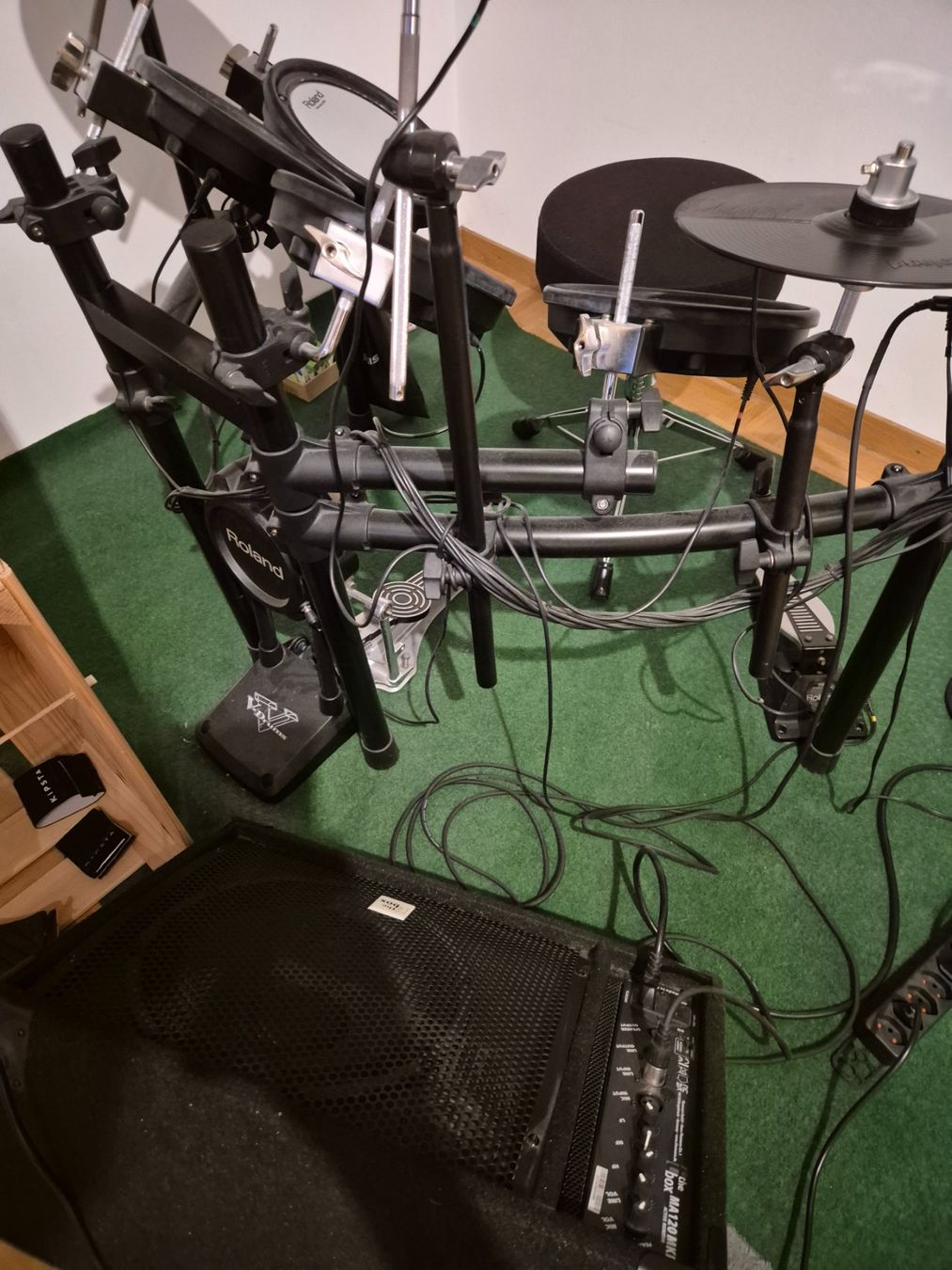 Roland Strumenti musicali: V-Drum Roland TD-11 inkl. Lautsprecher – Usato da Auenstein venduto da stamsi 4