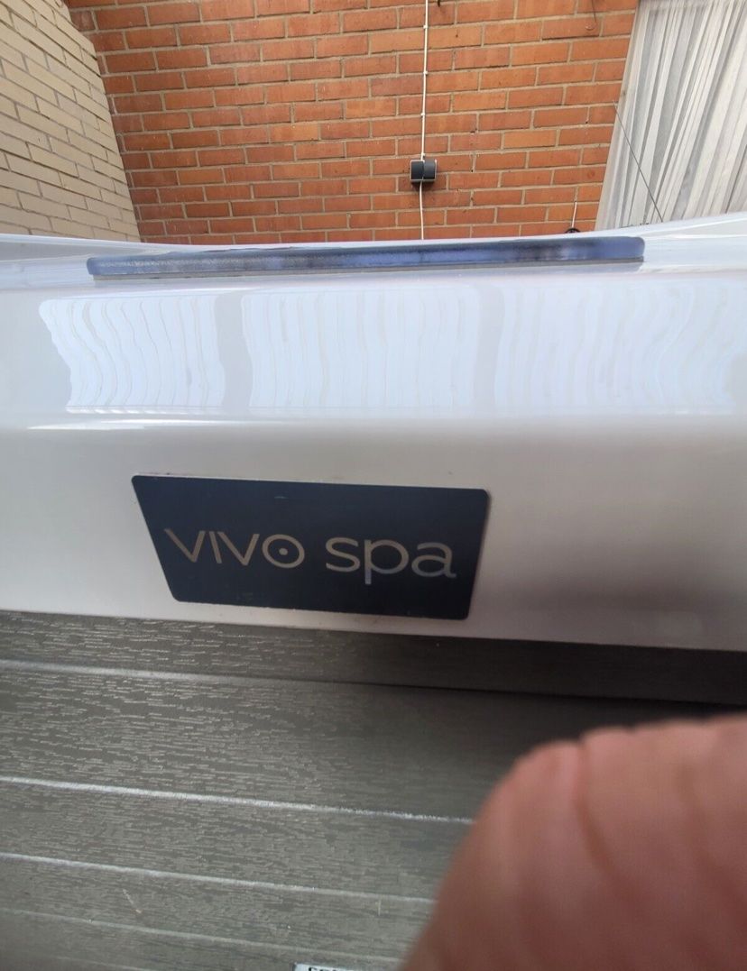 Whirlpool: Whirlpool Innen/Außen 2m X 2m – Gebraucht aus Weiach von  4