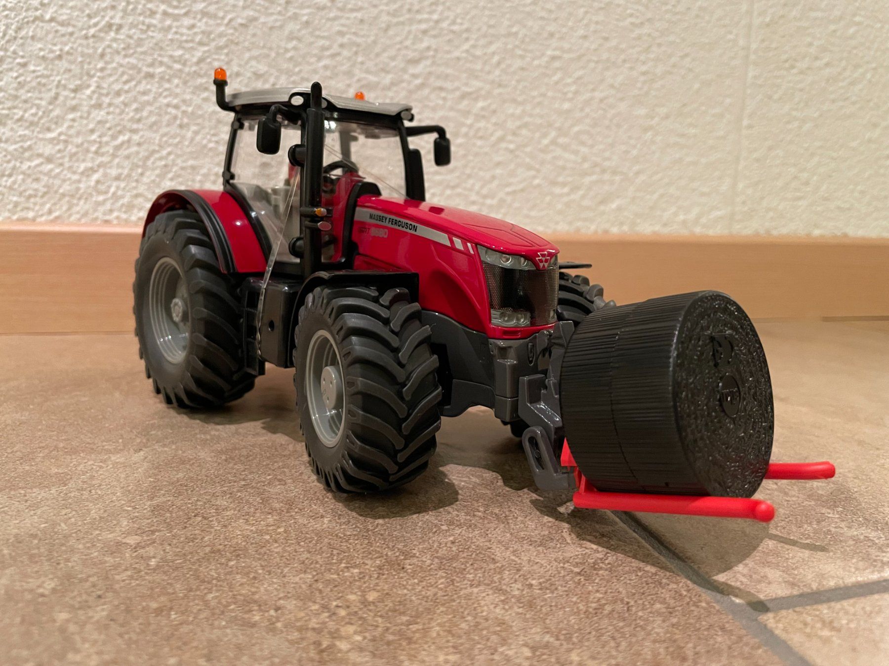 Massey Ferguson Trattori: SIKU Massey Ferguson 8680 mit Siloballengabel – Nuovo e nell'imballaggio originale da Kreuzlingen venduto da Stefan1150 1