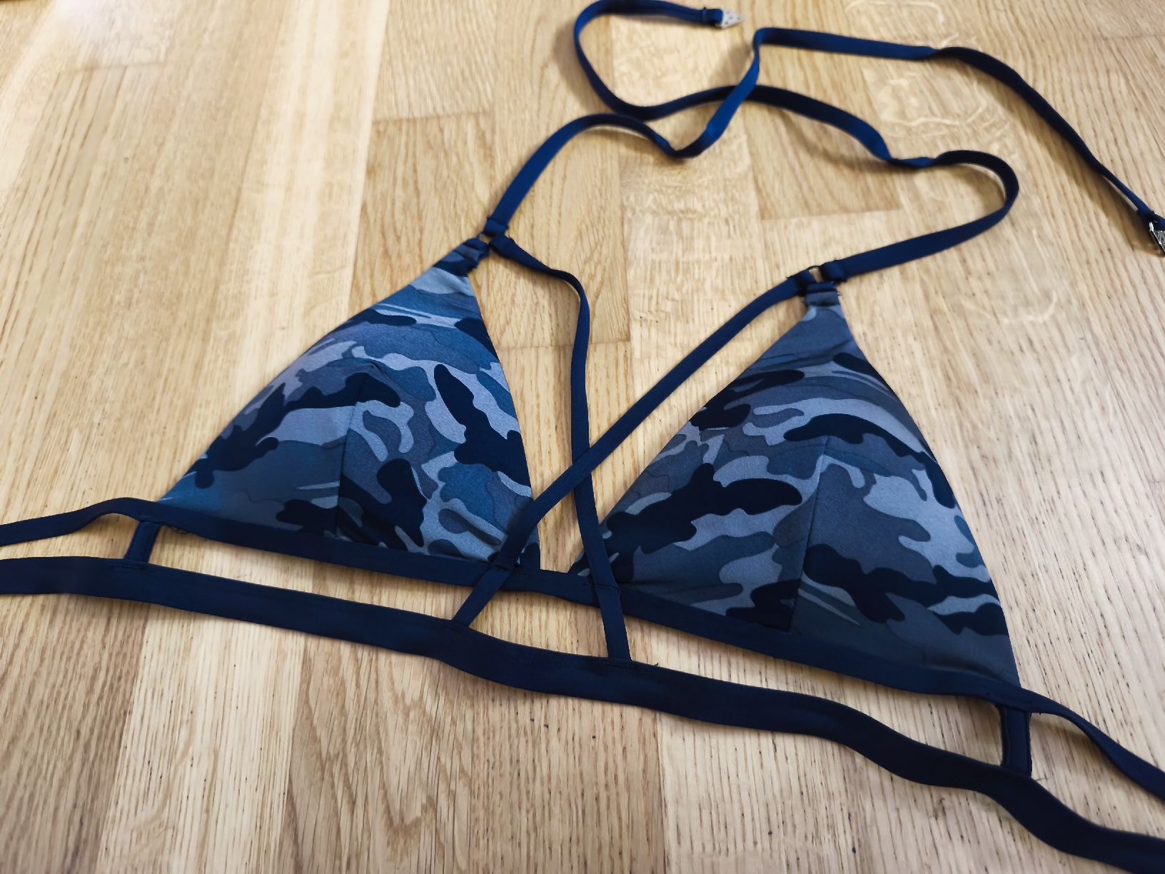 Costumi da bagno & Bikini: Bikiniobeteil Gr. M Camouflage – Usato da Näfels venduto da ChocolateMuffin 1