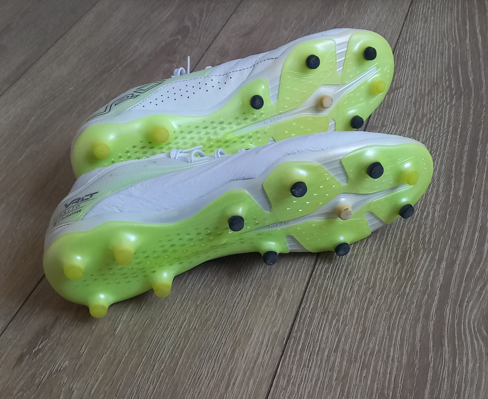 Scarpe da uomo: Fussballschuhe 44, weiss – Usato da Rorbas venduto da siramad 4