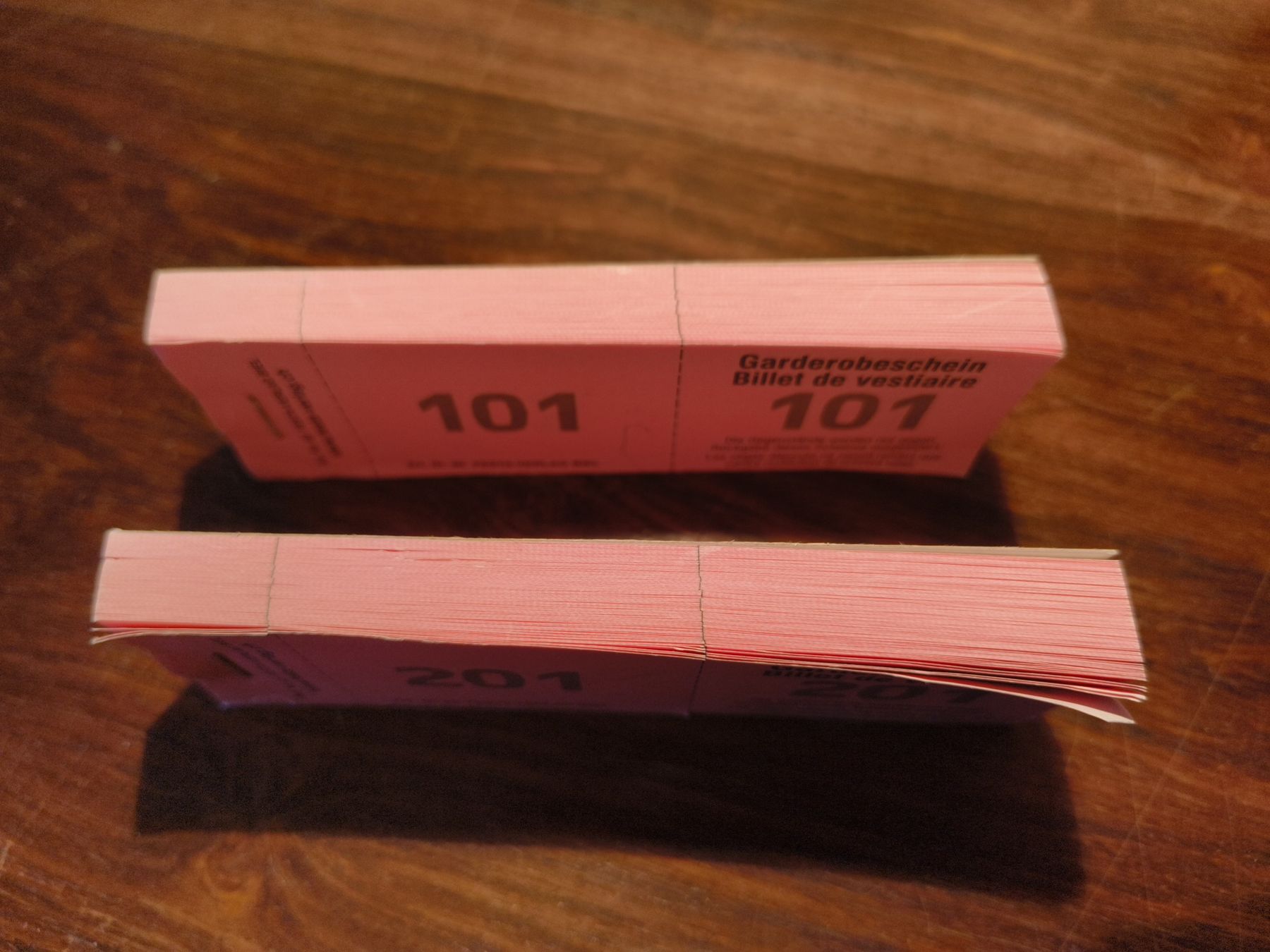 Guardaroba: 2 Blöcke Garderobescheine rosa – Nuovo (secondo la descrizione) da stettlen venduto da VintageBern_ch 1