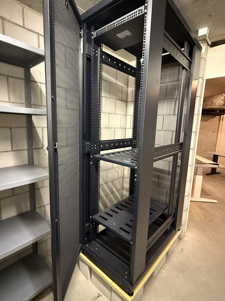 Armadi: HP Multimedia Schrank – Usato da Buchs AG venduto da MiWeFe17 2