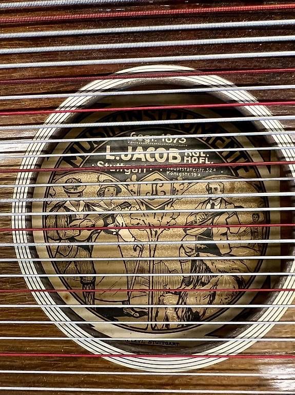 Strumenti musicali: Konzertzither revidiert – Usato da Sevelen venduto da Pbr0 1