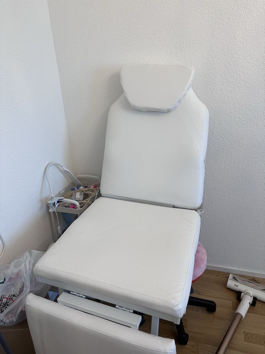 Lettini & sedie per cosmetici: Massagestuhl mit Armlehnen Klappbar – Nuovo (secondo la descrizione) da St. Gallen venduto da son_dm9n 1