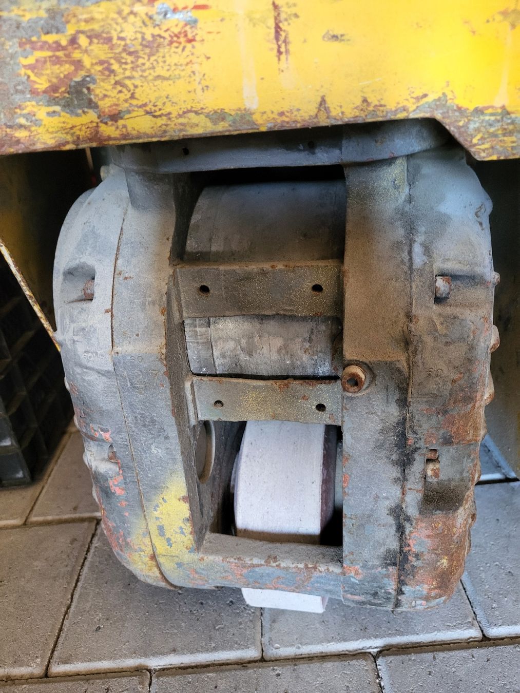 Gabelstapler & Hubwagen: stapler alt aber treu ;) – Gebraucht aus Effretikon von Danelladekolicious 3