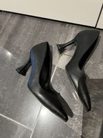 Schwarze Pumps mit aussergewöhnlichem Absatz Gr. 38