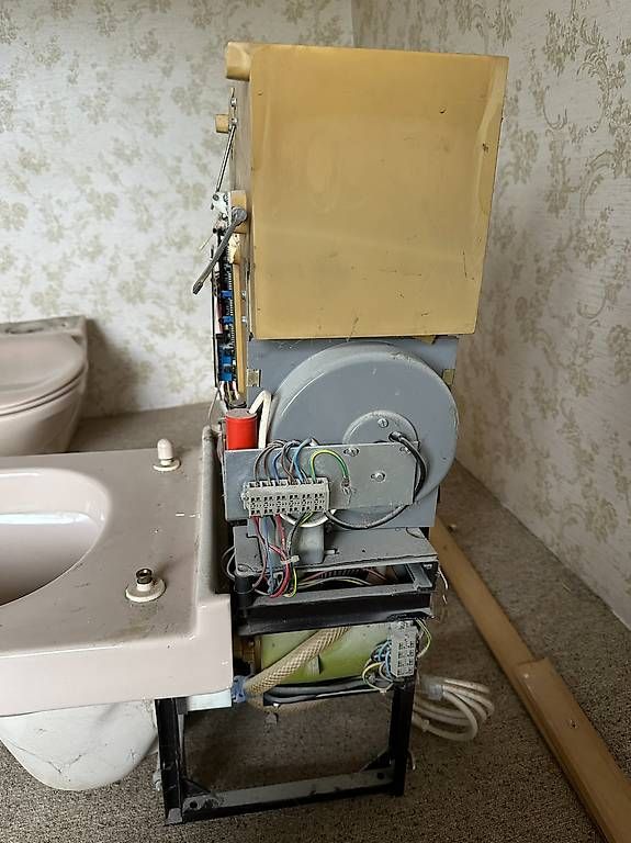 WC: Clos o Mat Dusch WC / Toilette – Usato da Buchs AG venduto da Stunner 2