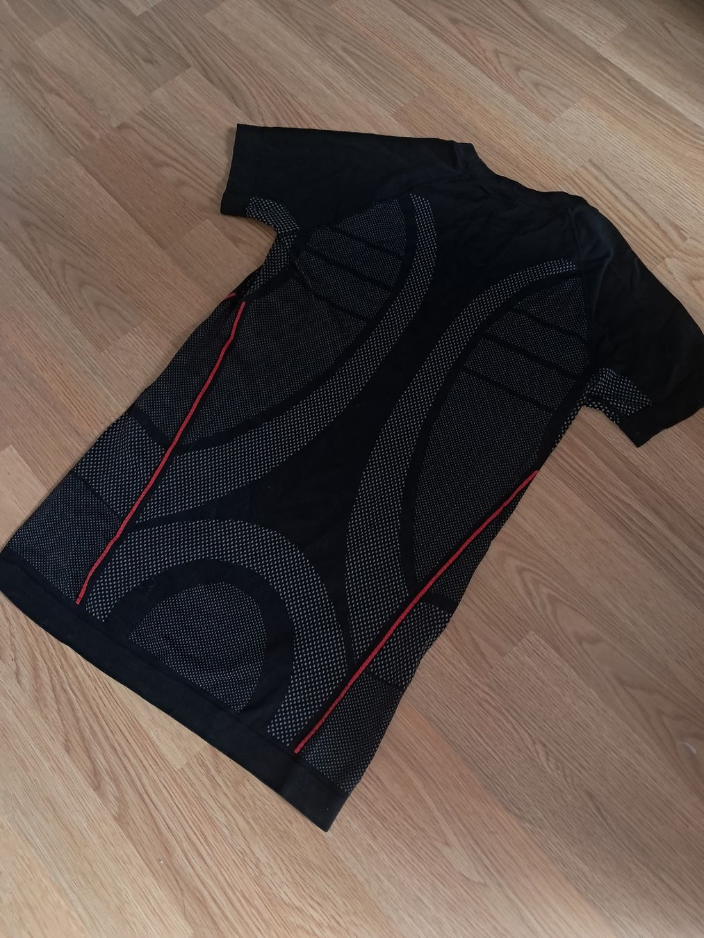 T-shirts: Compres tshirt – D'occasion à Biel/Bienne par sof_yx5y 1