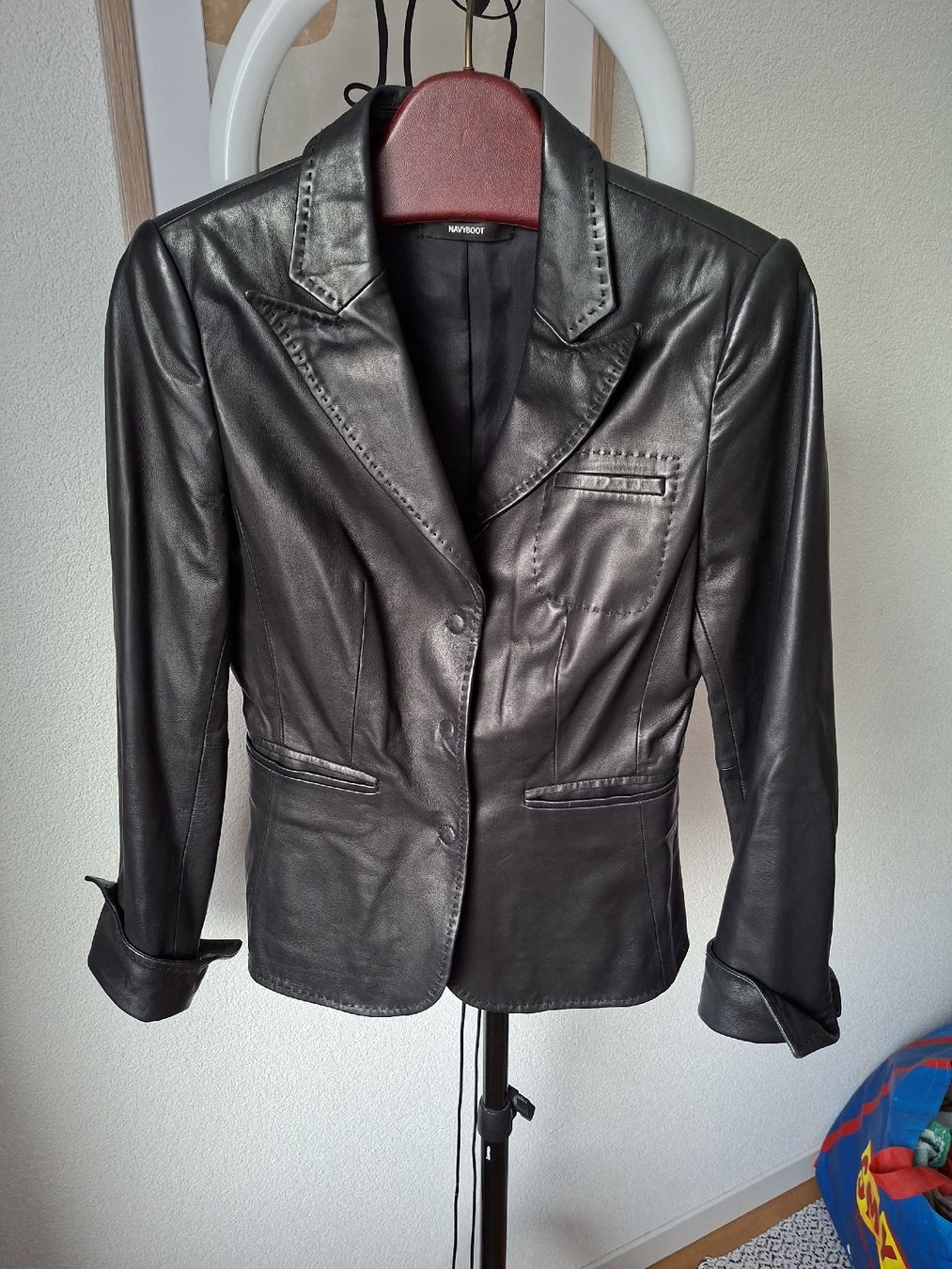 Navyboot Jacken: Navyboot Lederblazer Lamm-Nappa schwarz Grösse 34 – Gebraucht aus Huttwil von DealAlpina
