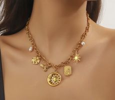 Collana con ciondoli sole luna stella uccello dorata nuova