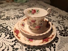 Royal Albert Tasse mit Teller "Chatelaine".