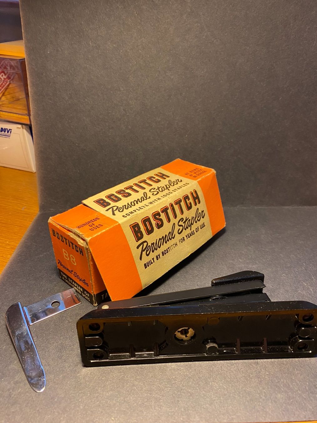 Bostitch Tutti gli attrezzi: Antiker BOSTITCH 50er Jahre mit Comic und Originalkarton – Nuovo (secondo la descrizione) da Spiez venduto da Mlandcruiser 6