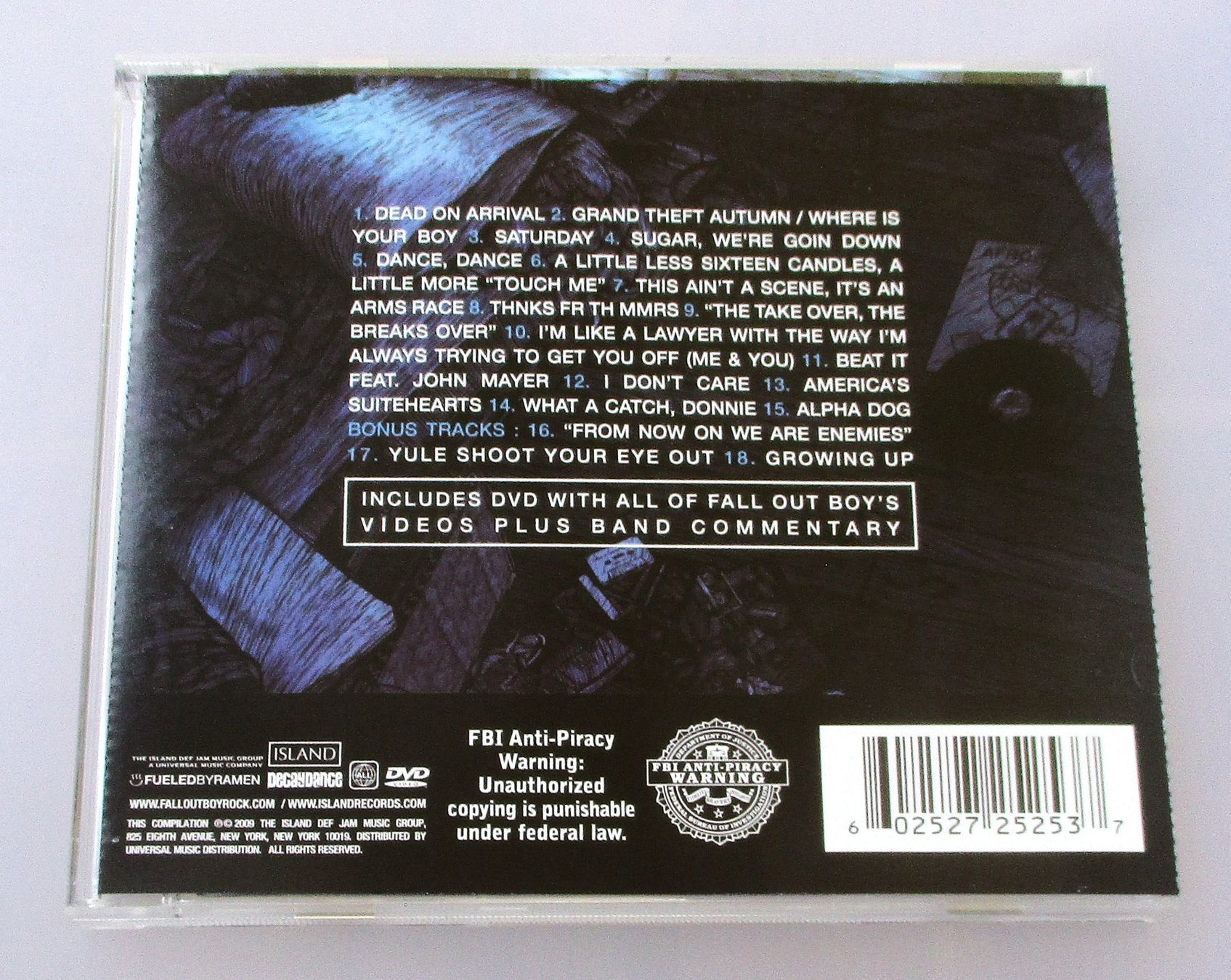 CD: FALL OUT BOY - Believers Never Die - Ltd. CD & DVD – Usato da Wattwil venduto da Muriel11 1