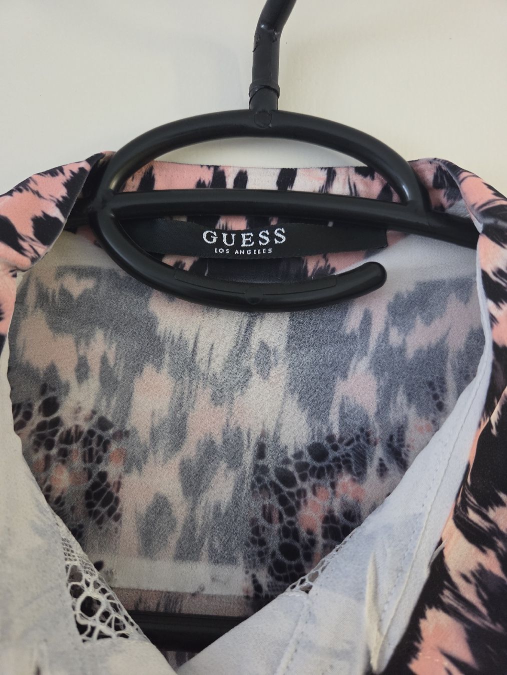 Guess Camicette: Guess Leoparden Bluse rosa Gr. S – Usato da Dänikon ZH venduto da FicusLyrata 2