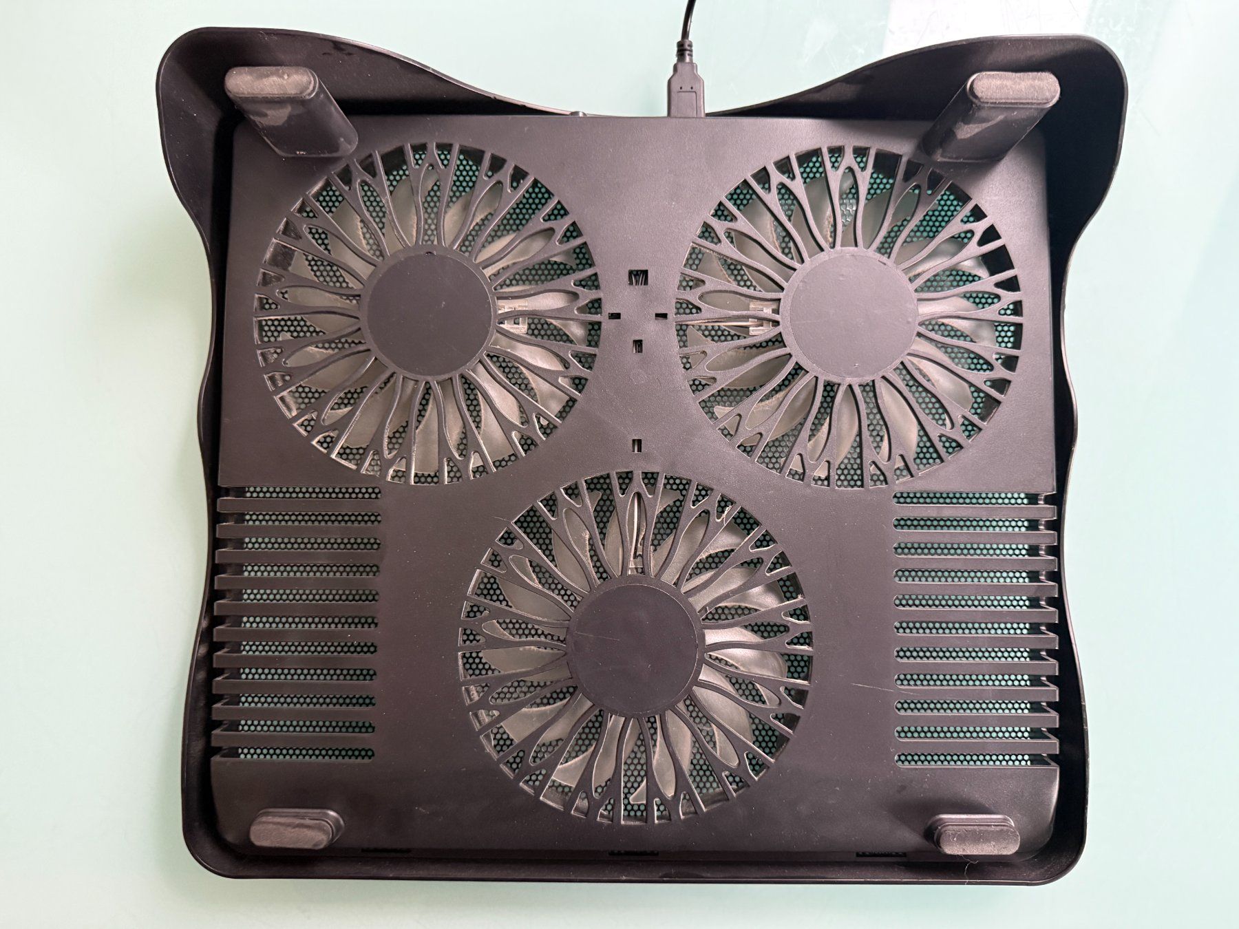 Ventilatori: Laptop Cooler Pad mit 3 Ventilatoren – Usato da Aeugst am Albis venduto da gzhtox 1