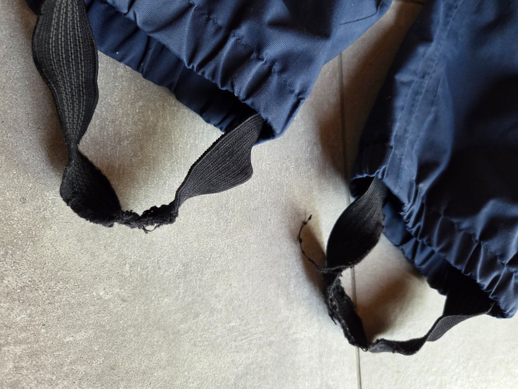 H&M Pantaloni: Regenhose von H&M Grösse 116 – Usato da Wiesendangen venduto da troawus 2