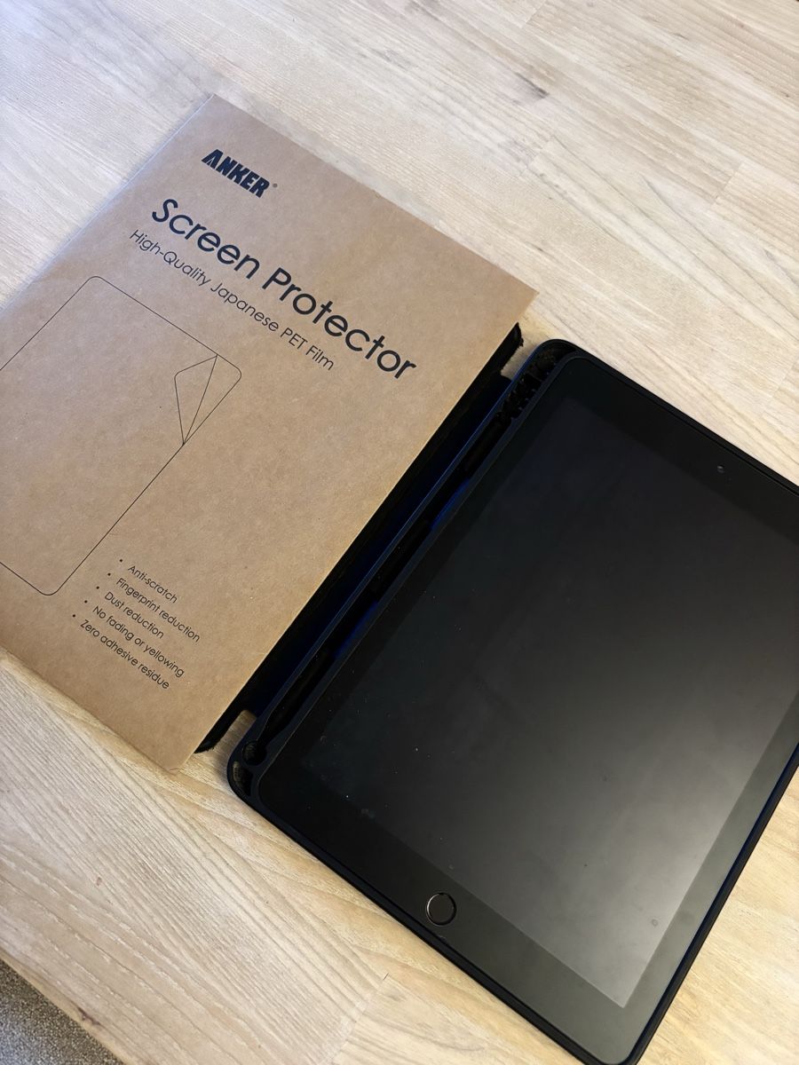 Apple Tablet PC: Apple iPad (6th Gen) with new screen protector – Gebraucht aus Regensberg von akon_ch 1