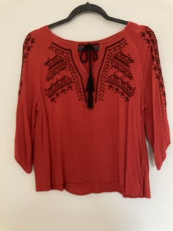 Even&Odd Bluse, Grösse 36, rot mit Stickerei, neuwertig