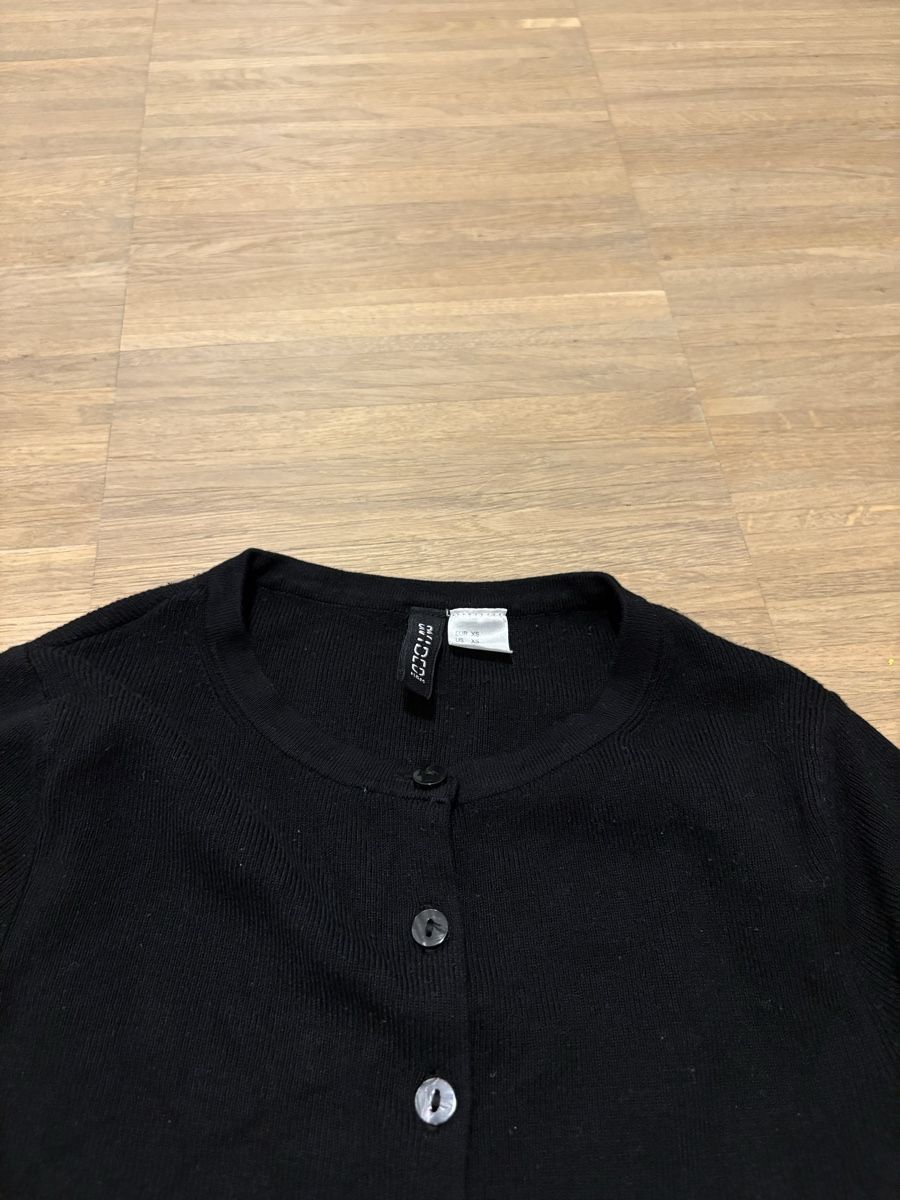 H&M Tops: Schwarze Strickjacke – Neuf (Voir description) à Embrach par ale_v5qn 1