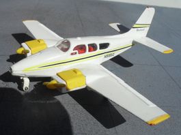 Dinky Toys 715 avion Beechcraft C55 Baron, modèle rénové