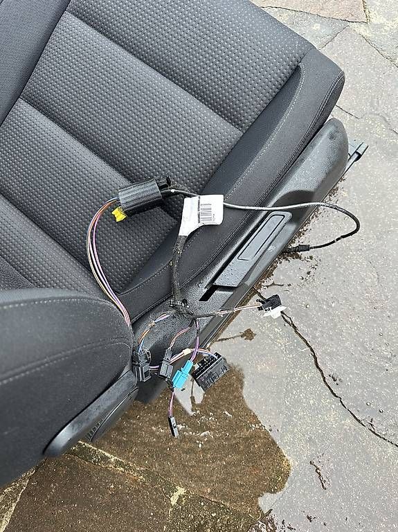 VW Tutti pezzi di ricambio auto: VW Golf 6 Autositz – Usato da Au ZH venduto da Matys74 1