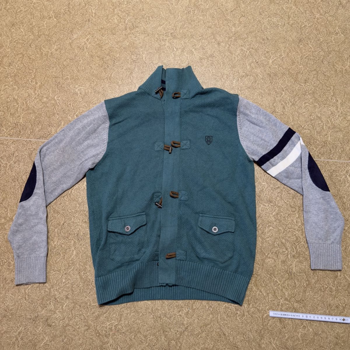 Maglioni & Felpe: Adolfo Dominguez Wool-Blend Cardigan - Size Medium – Usato da Bülach venduto da Agixs.