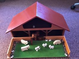 Bauernhof aus Holz mit Tierfiguren gebraucht, 48/30 cm