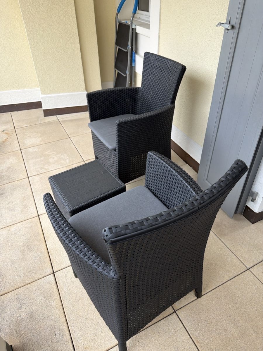 Ensemble table et chaises: Fournitures terrasse  – Neuf (Voir description) à Chernex par sif_6s8x 3
