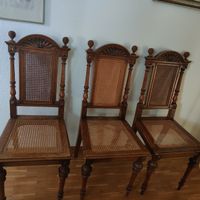 Lot de 3 chaises anciennes en bois sculpté. 