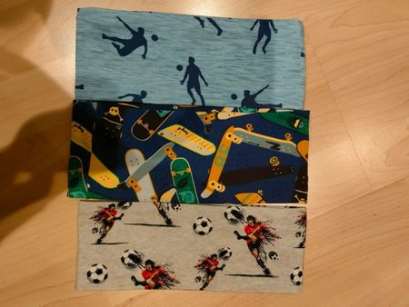 3 coole Jungen Loops Fussball Skater blau grau