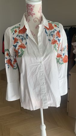ZARA embroidered white floral blouse XS/S