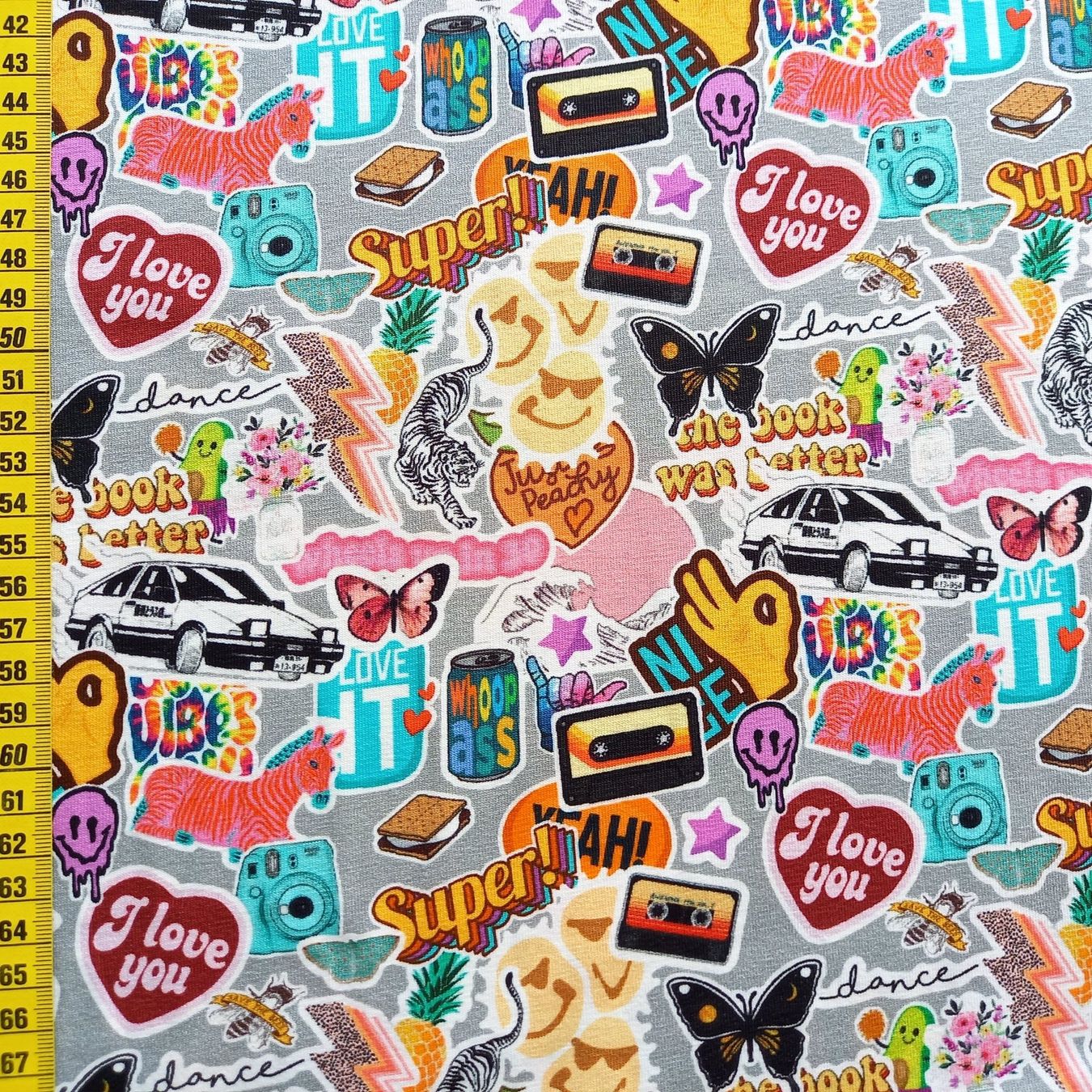 Tessuti: Jersey Stickers grau/bunt – Nuovo e nell'imballaggio originale da Winterthur venduto da Kimbana 1