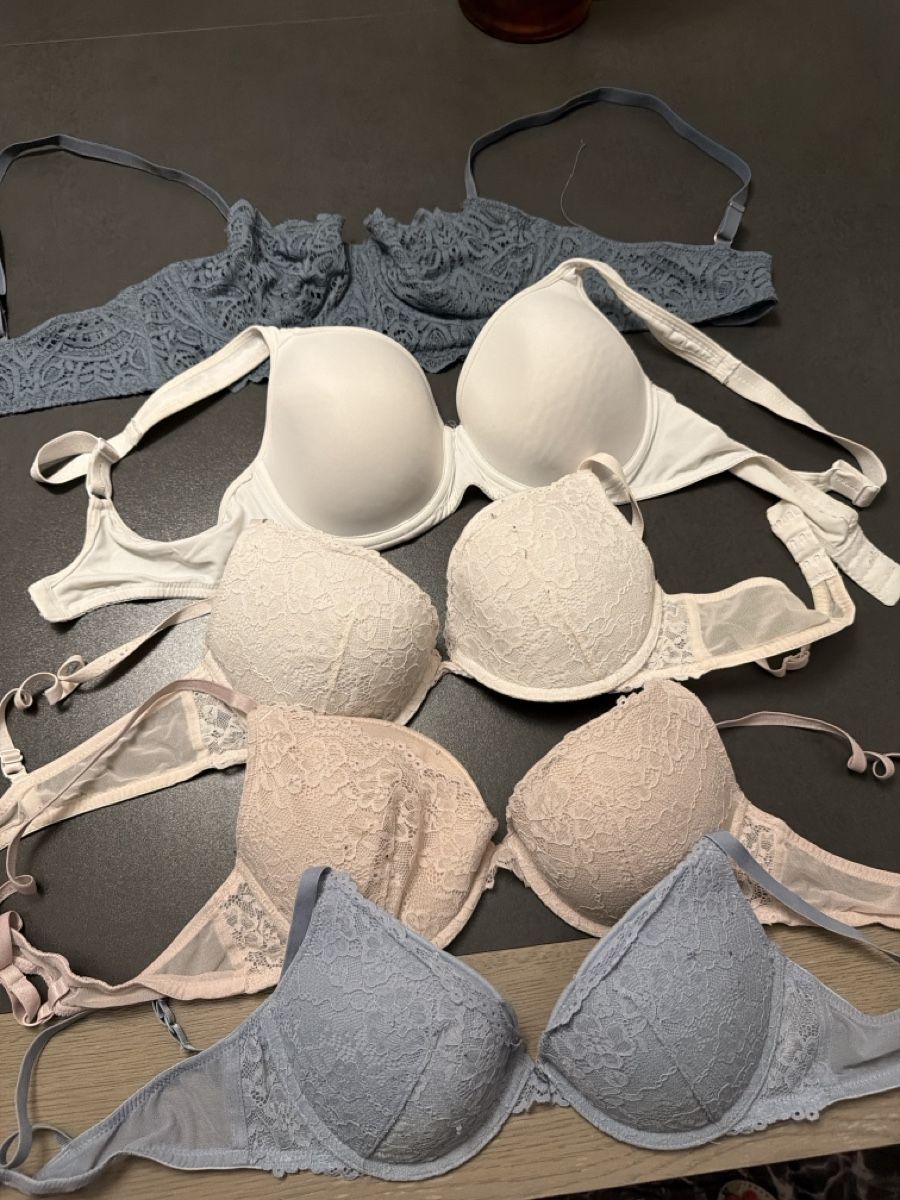 Autres dessous: Lot 5 soutien-gorge 80B – D'occasion à Châtelaine par Diogo.138