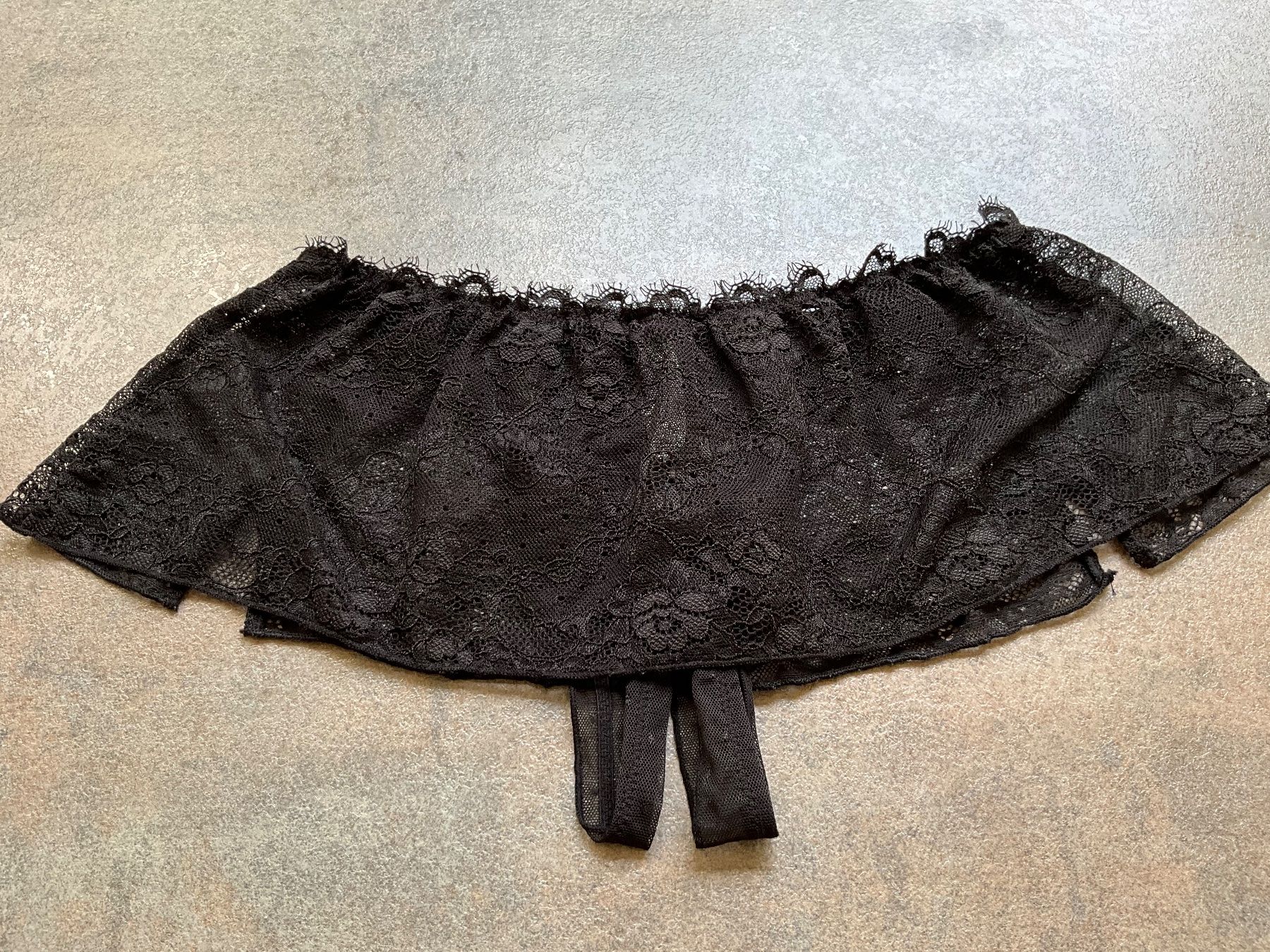Autres dessous: String ouvert Petit Fleur Farbe schwarz Neuwertig Größe 36 – D'occasion à Basel par elster1986 2