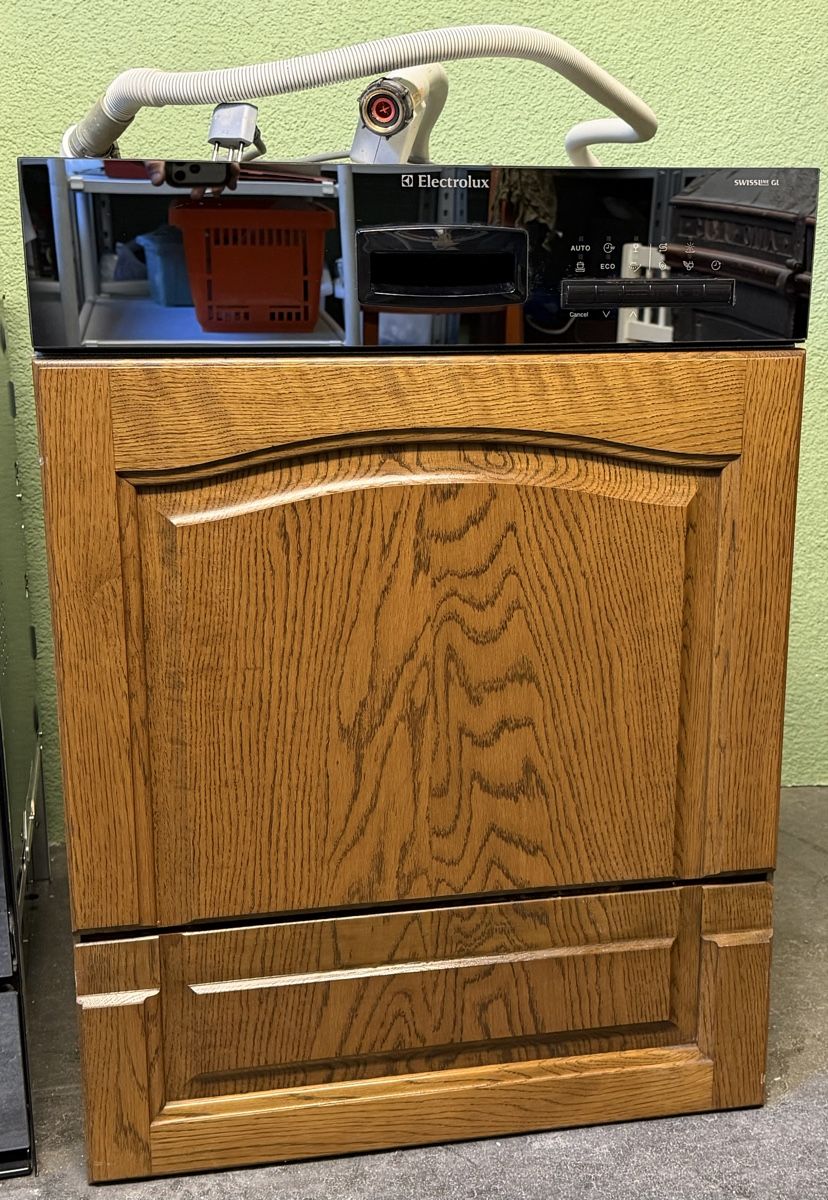 Geschirrspüler: Geschirrspüler Electrolux integrierbar gebraucht Holzfront – Gebraucht aus Zürich von Simon8032 1