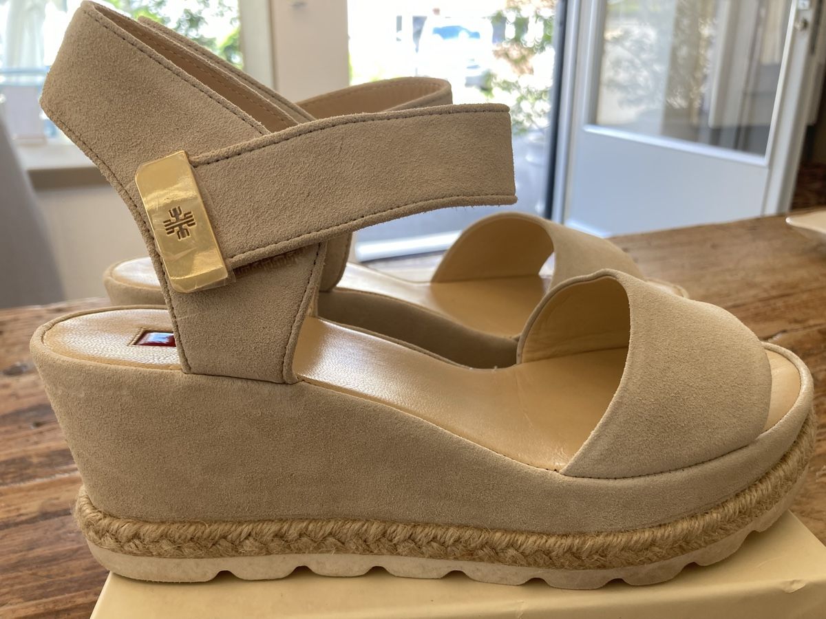 Högl Scarpe da donna: Högl Sandalen Keilabsatz Gr. 37.5 – Usato da Thalwil venduto da helvetaki
