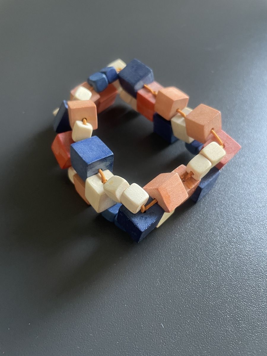 Bracciali & Braccialetti: Armband aus Holzwürfeln. – Nuovo (secondo la descrizione) da Zürich venduto da valevare 1