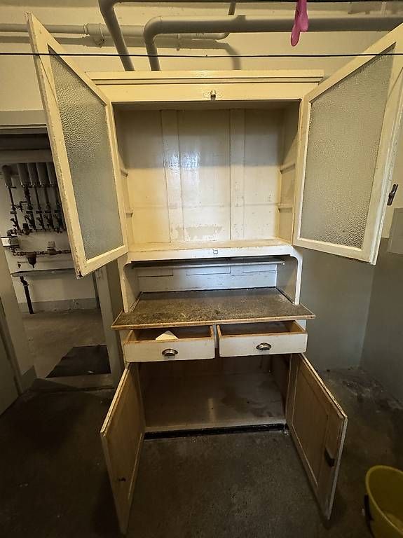 Credenze: Küchenschrank / Buffet – Usato da Bern venduto da brillen-born 1