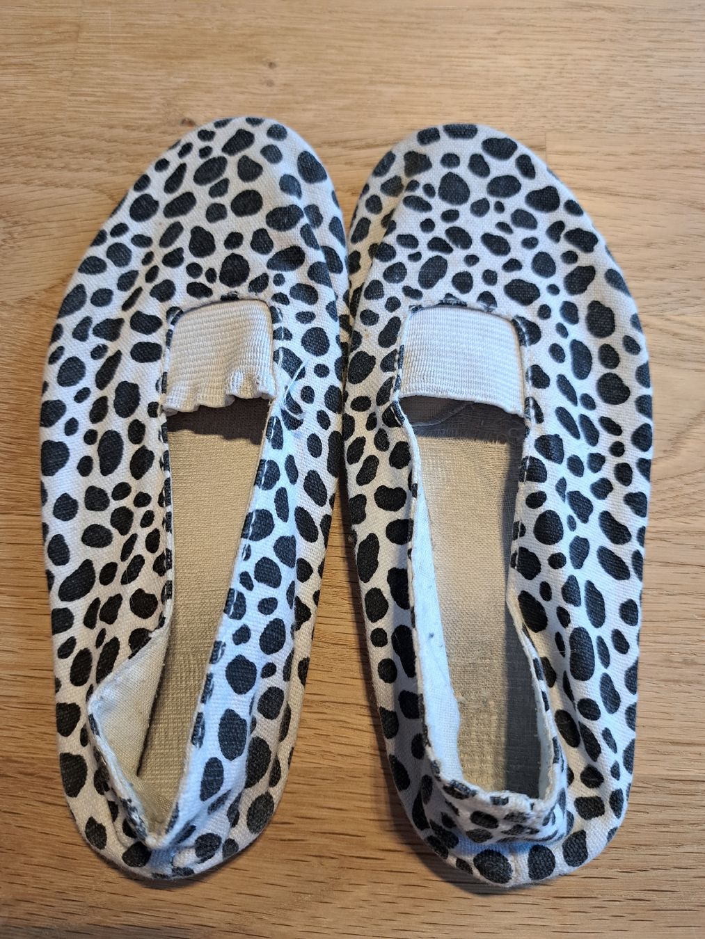 Scarpe per ragazze: Turnschläppchen Gr. 30 je Paar Turntäppli Gerätschuhe – Usato da Bergdietikon venduto da Staphylococcus 2