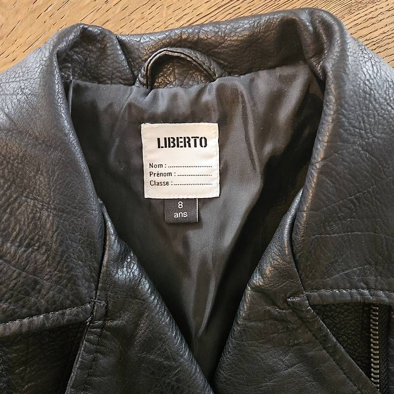 Lotti & Set di vestiti: set 128 Lederjacke und dunkle Jeans 128 – Usato da Henggart venduto da Froschprinzessin 2