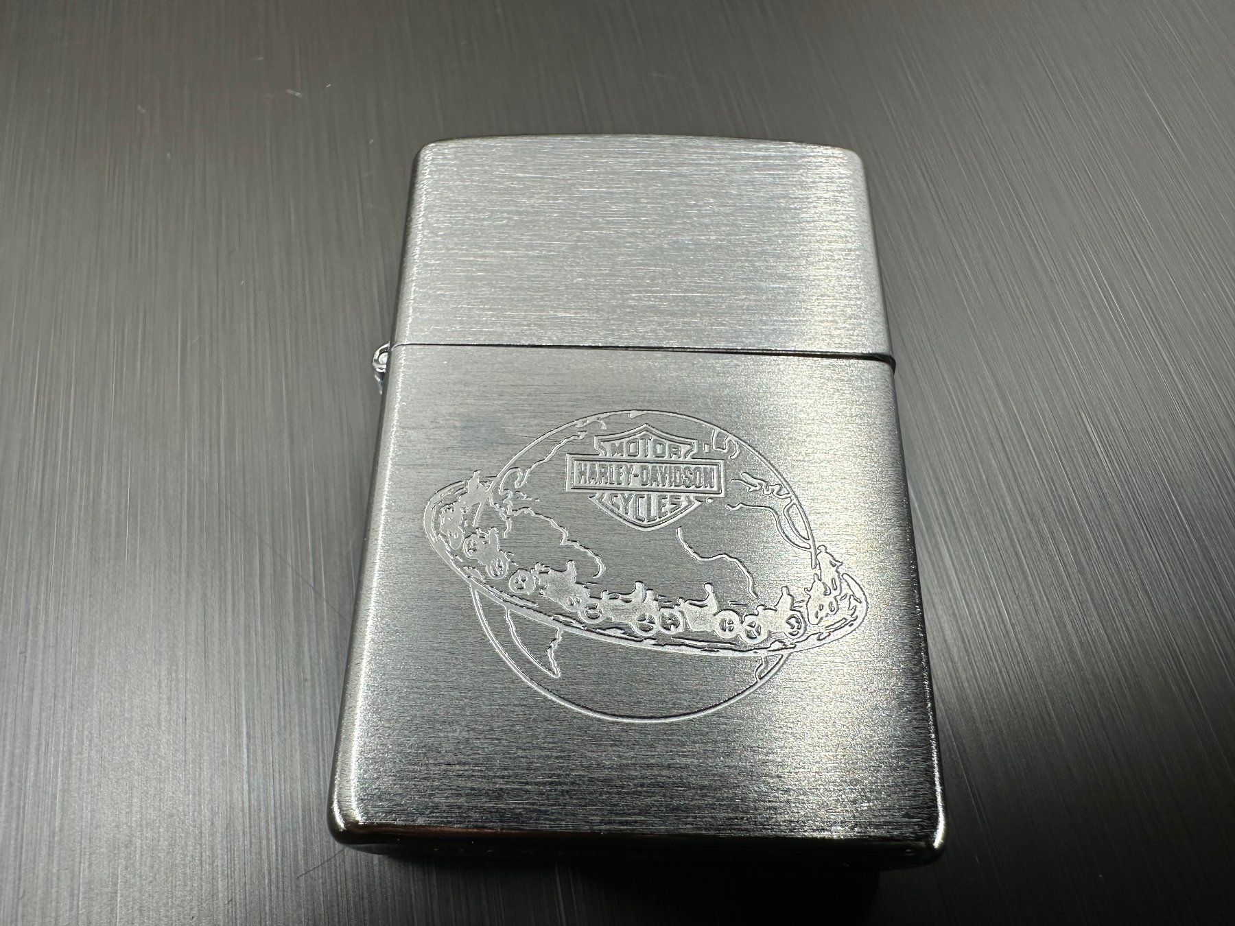 Zippo Briquets: Zippo Harley Davidson, 200HD H308, H-D Globe – D'occasion à Arisdorf par Liquidus 1