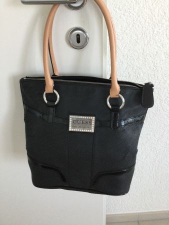 Neue und schöne Tasche von Guess NP 75.00