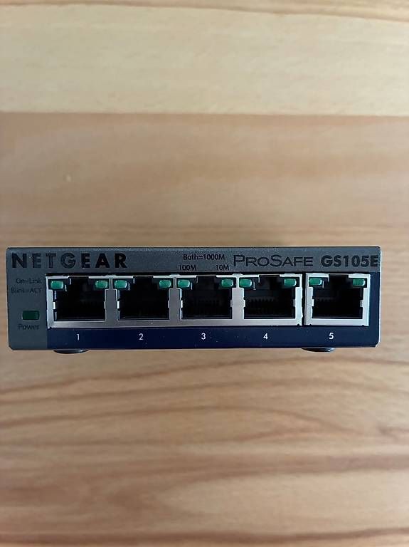 Interruttori: Netgear ProSafe Plus Switch 5 Port Gigabit GS105E – Usato da Hirzel venduto da mak_9tmr 3