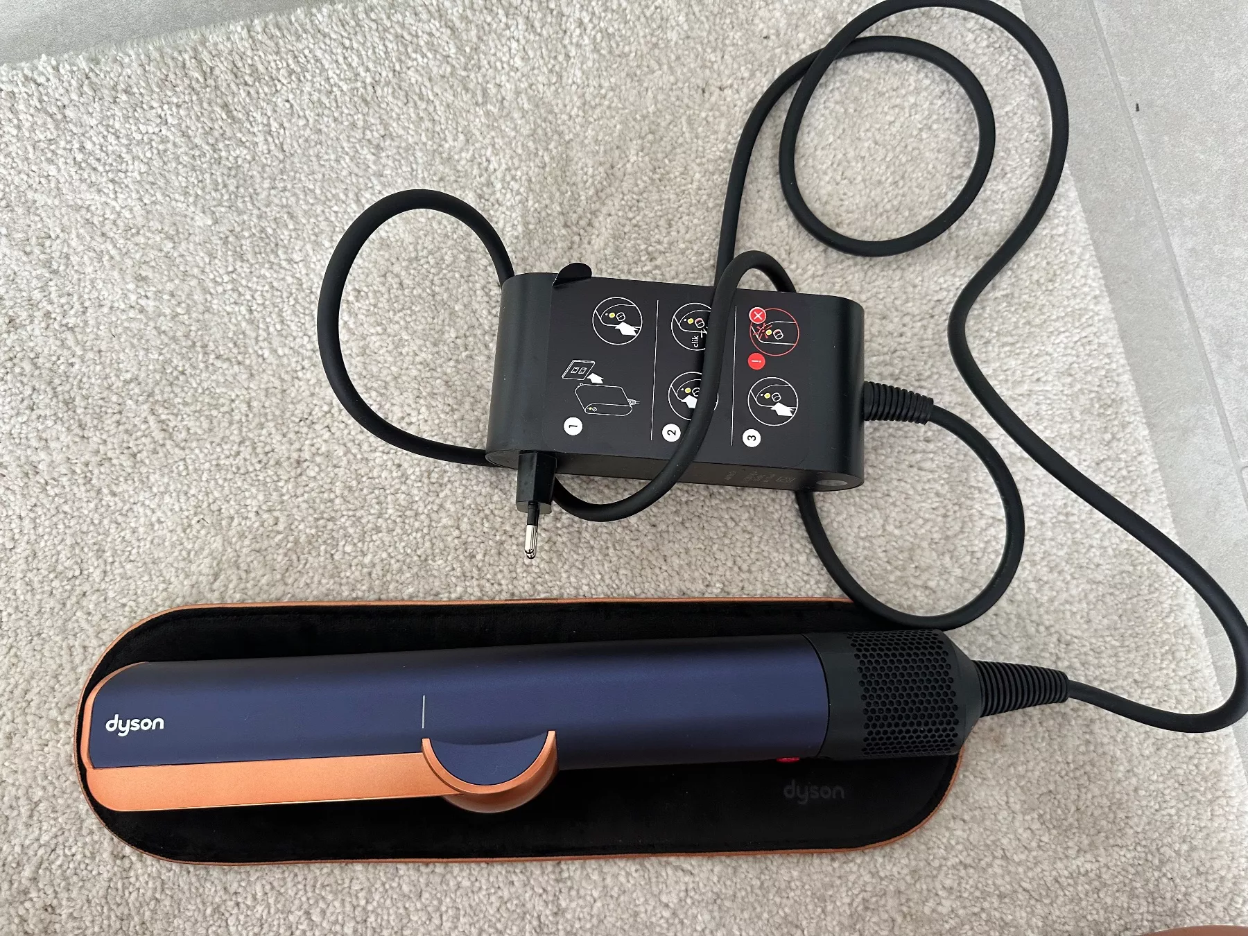 Dyson Asciugacapelli: Dyson Airstrait violet bronze – Usato da Pully venduto da Laureandreea 2