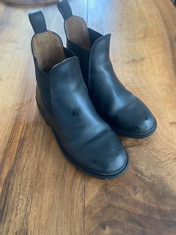 Scarpe da donna: Schwarze Reiter Bottinen – Usato da ZÜRICH venduto da fredfeuerstein3