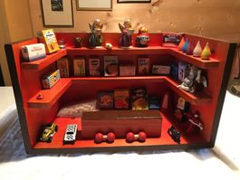 Epicerie rouge en bois avec accessoires