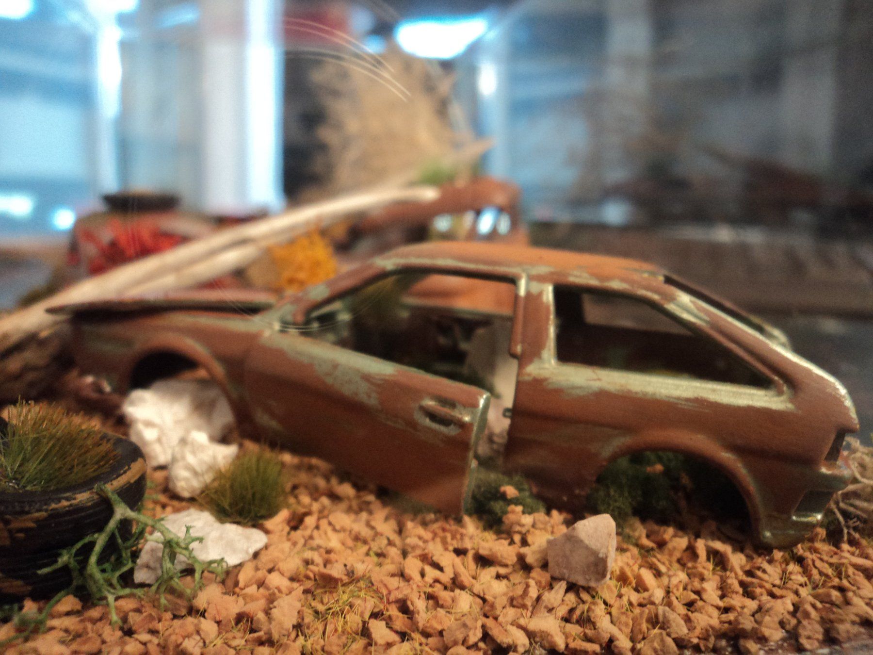 Volkswagen Modellini d'auto: Diorama Schrottplatz 1/43 mit 2x VW Scirocco, VW Käfer – Nuovo (secondo la descrizione) da Schwarzenburg venduto da modelCARama 1