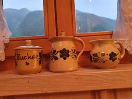 Kaffee,Milch und Zuckergeschirr