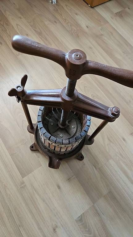 Tutte le macchine: Alte Traubenpresse funktionstüchtig – Usato da Merenschwand venduto da jas_ym5v 1